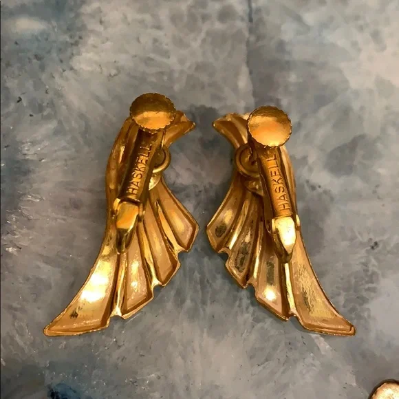 MIRIAM HASKELL GOLD TONE SCREW BACK EARRINGS - Picture 3 of 4